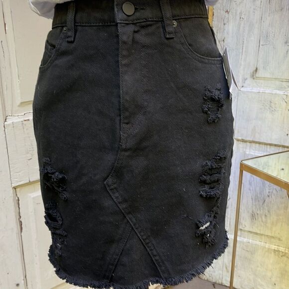 VOLCOM MINI SKIRT, NWT SIZE S 4/6 - Picture 2 of 7